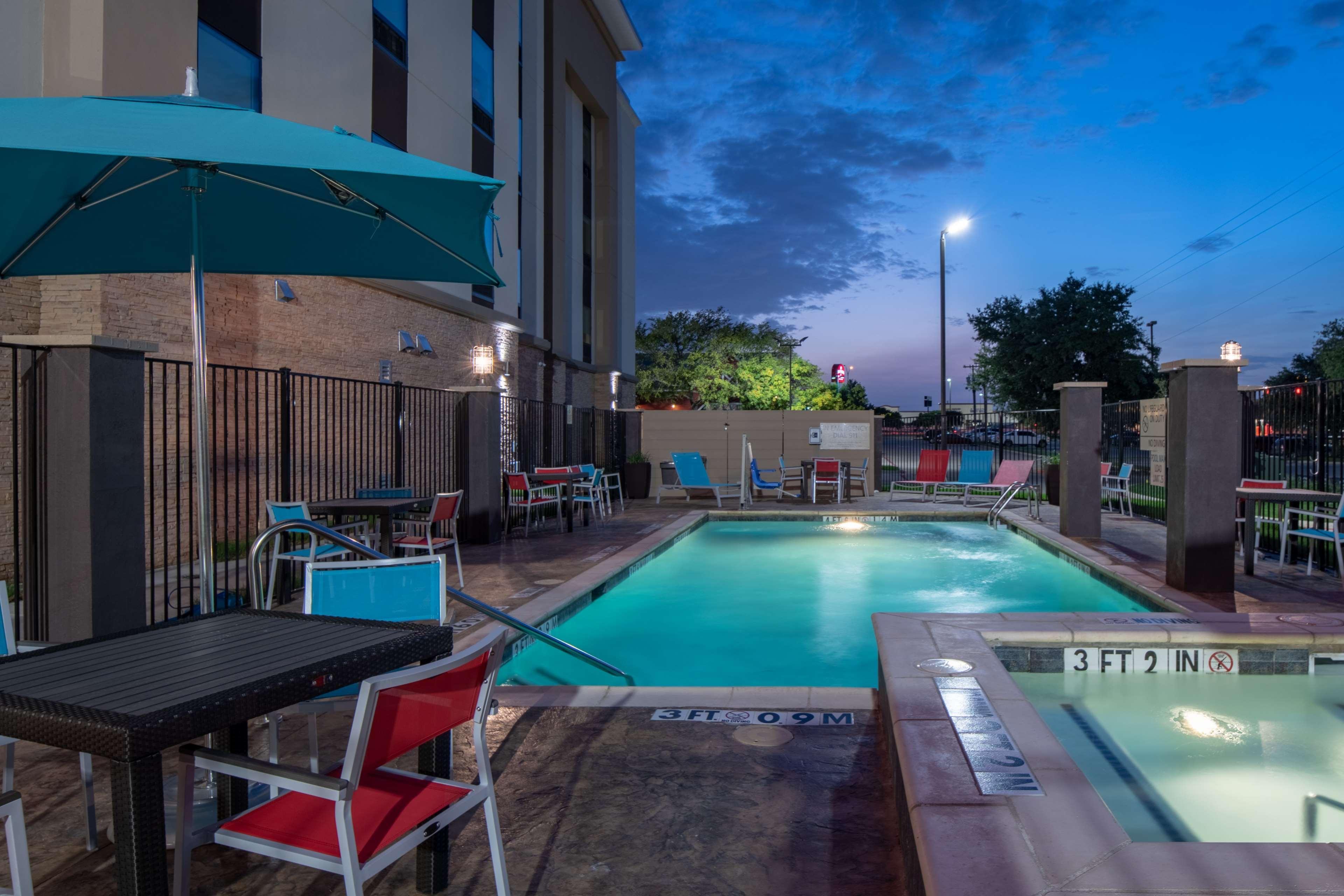 Hampton Inn & Suites Dallas/Plano Central Exterior foto